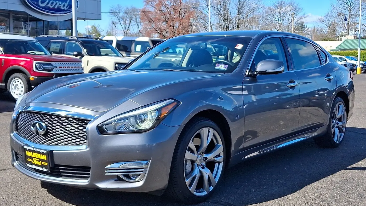 2017 INFINITI Q70L 3.7
