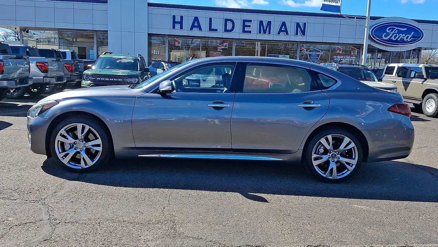 2017 INFINITI Q70L 3.7