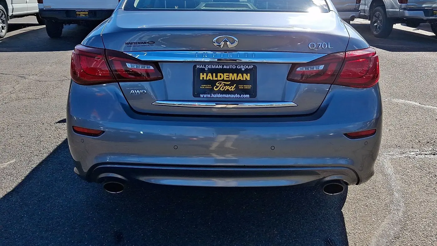 2017 INFINITI Q70L 3.7