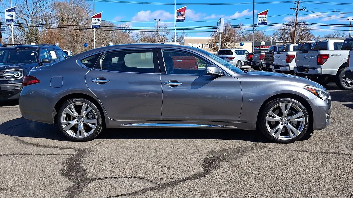2017 INFINITI Q70L 3.7