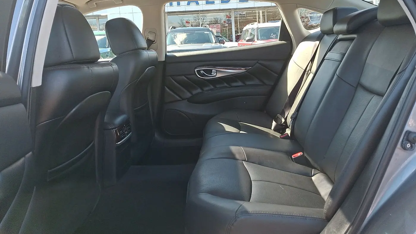 2017 INFINITI Q70L 3.7