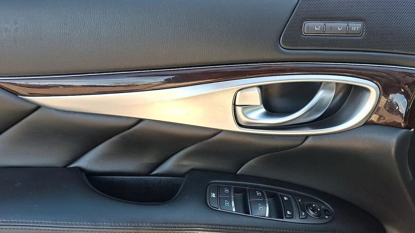 2017 INFINITI Q70L 3.7