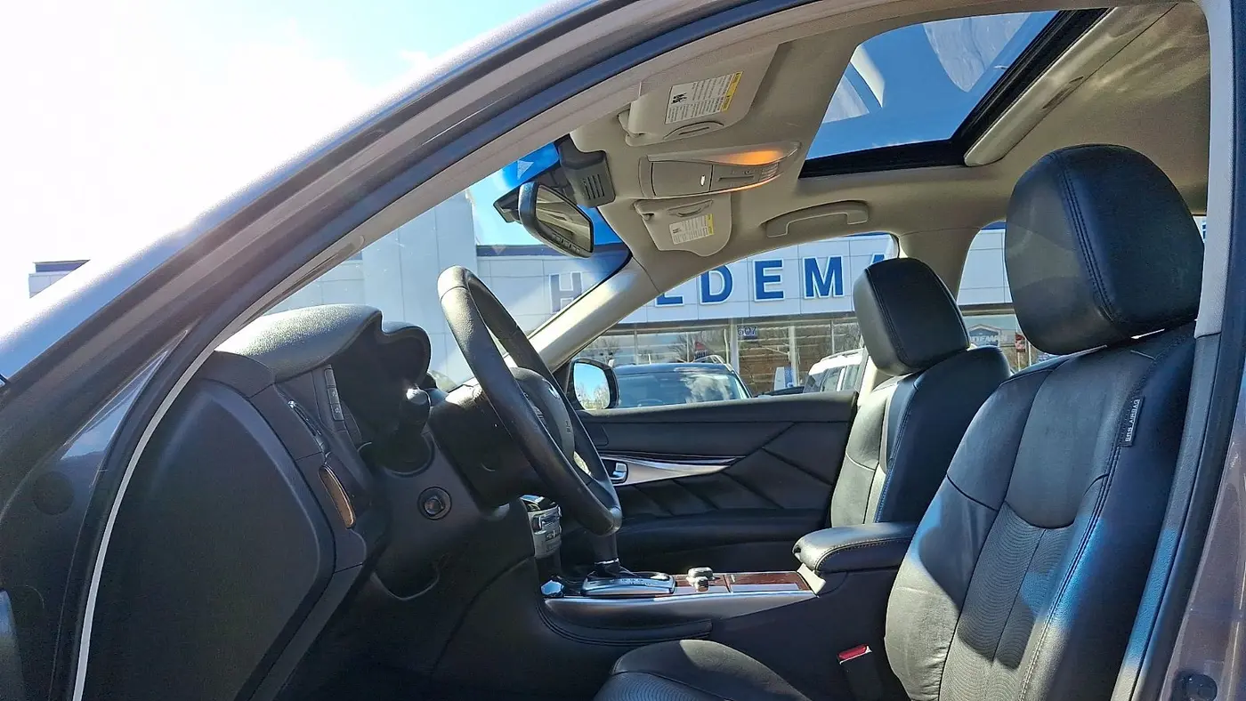 2017 INFINITI Q70L 3.7
