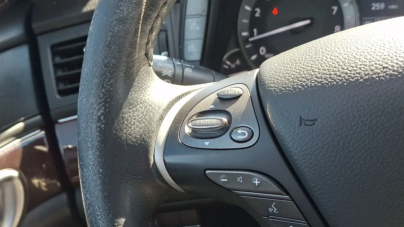 2017 INFINITI Q70L 3.7