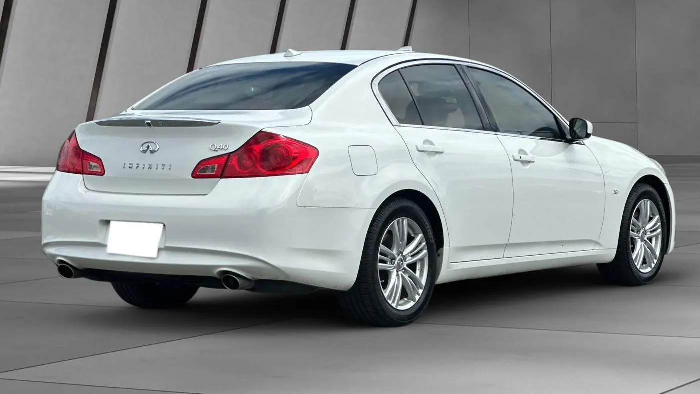 2015 INFINITI Q40 Base