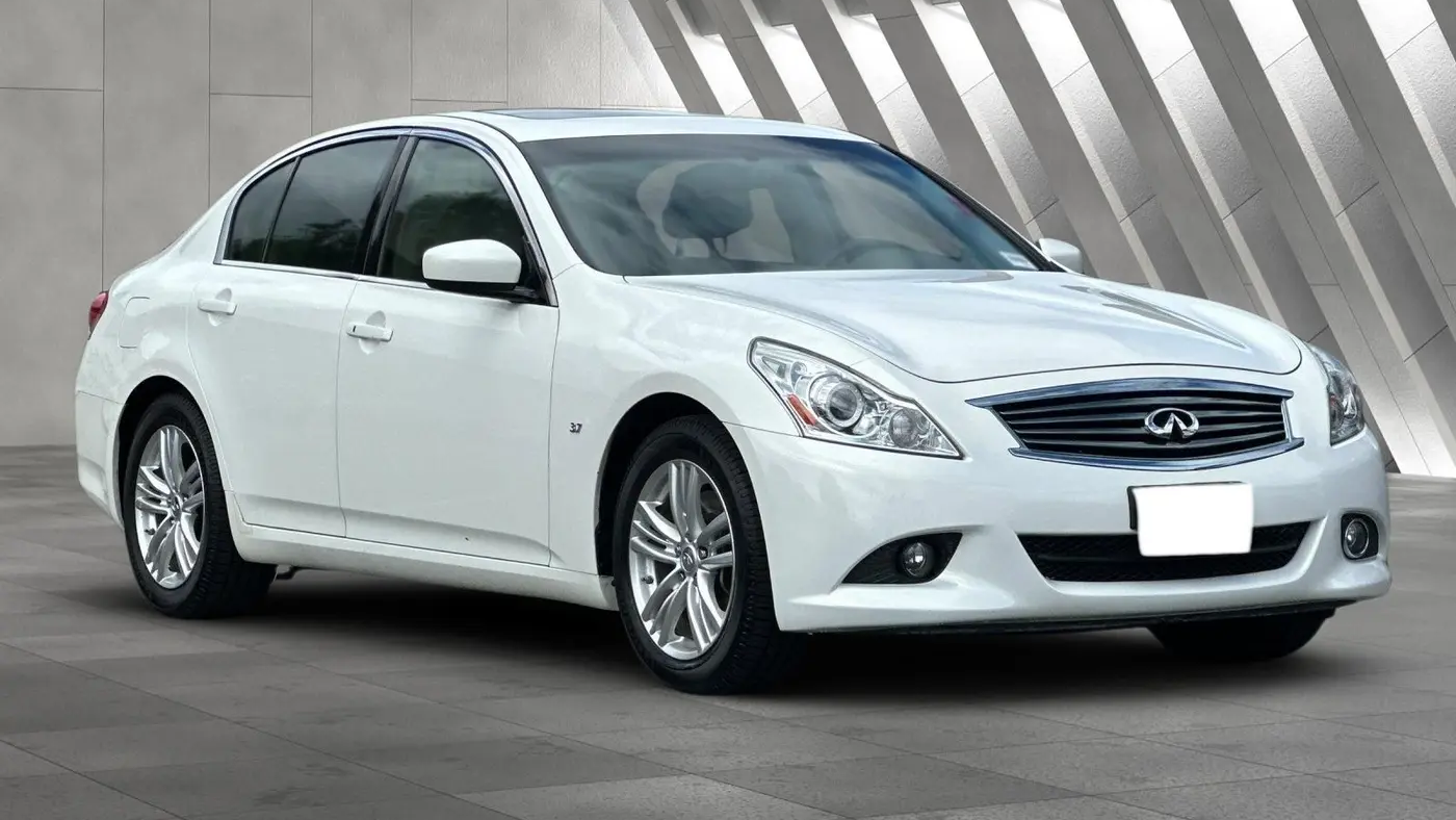 2015 INFINITI Q40 Base