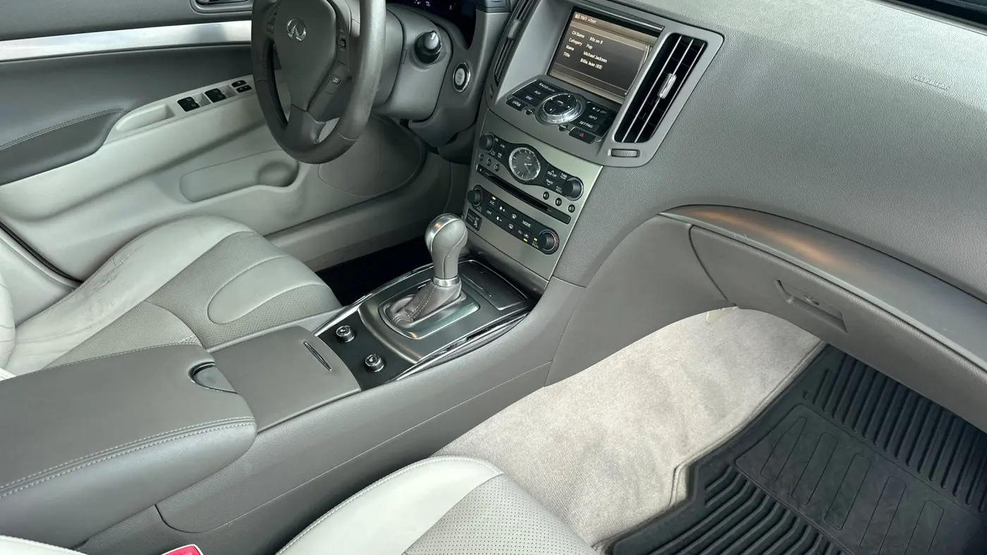 2015 INFINITI Q40 Base