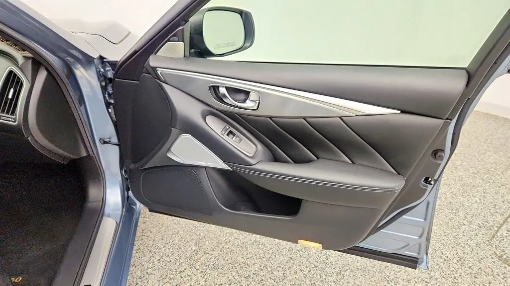 2017 INFINITI Q50 - $13,895