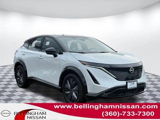 2023 Nissan Ariya with Everest White Pearl Tricoat/Black Diamond Pearl Exterior