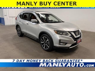2017 Nissan Rogue with Brilliant Silver Exterior