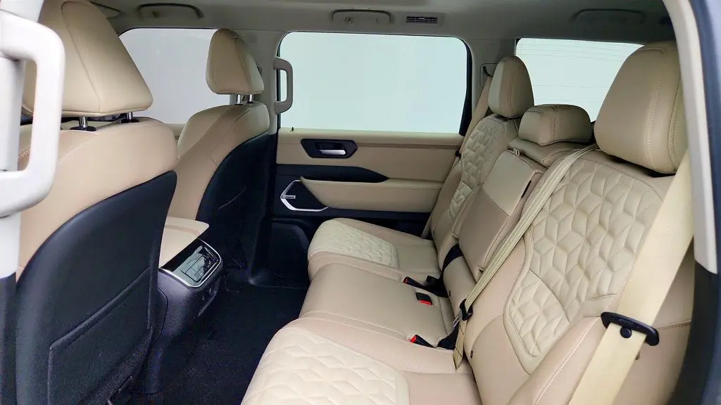 2025 Nissan Armada Platinum