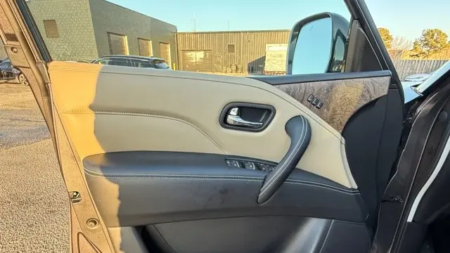 2023 INFINITI QX80 Premium Select