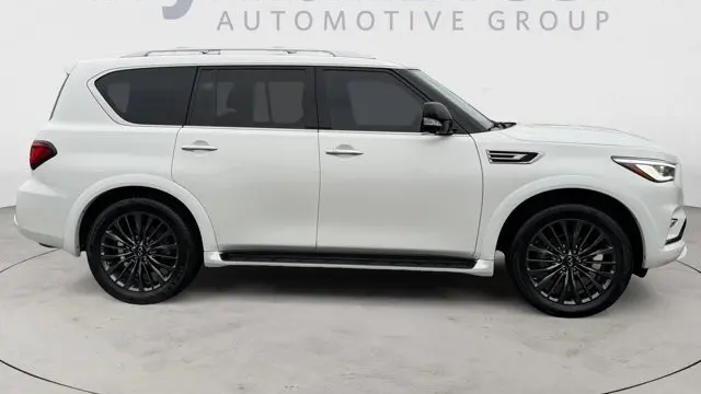 2022 INFINITI QX80 Premium Select