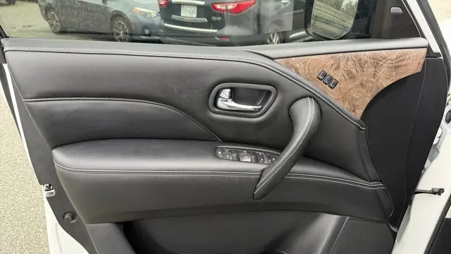 2022 INFINITI QX80 Premium Select