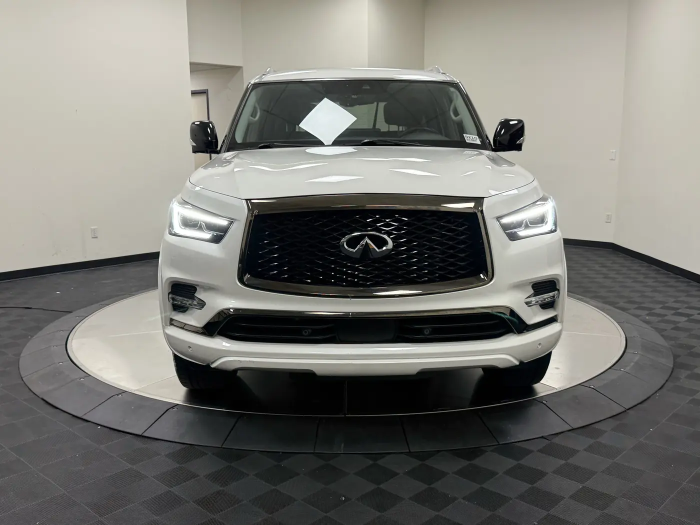 2023 INFINITI QX80 Premium Select — photo 1 of 12