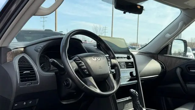 2022 INFINITI QX80 Luxe