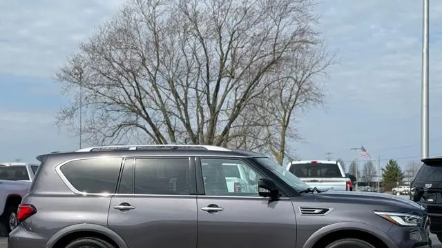 2022 INFINITI QX80 Luxe