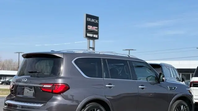 2022 INFINITI QX80 Luxe