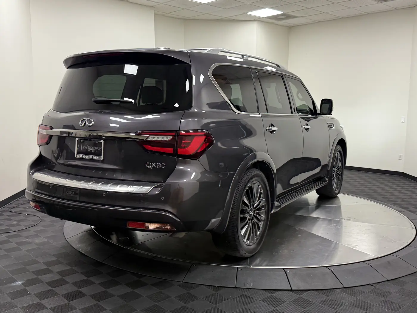 2022 INFINITI QX80 - $32,499