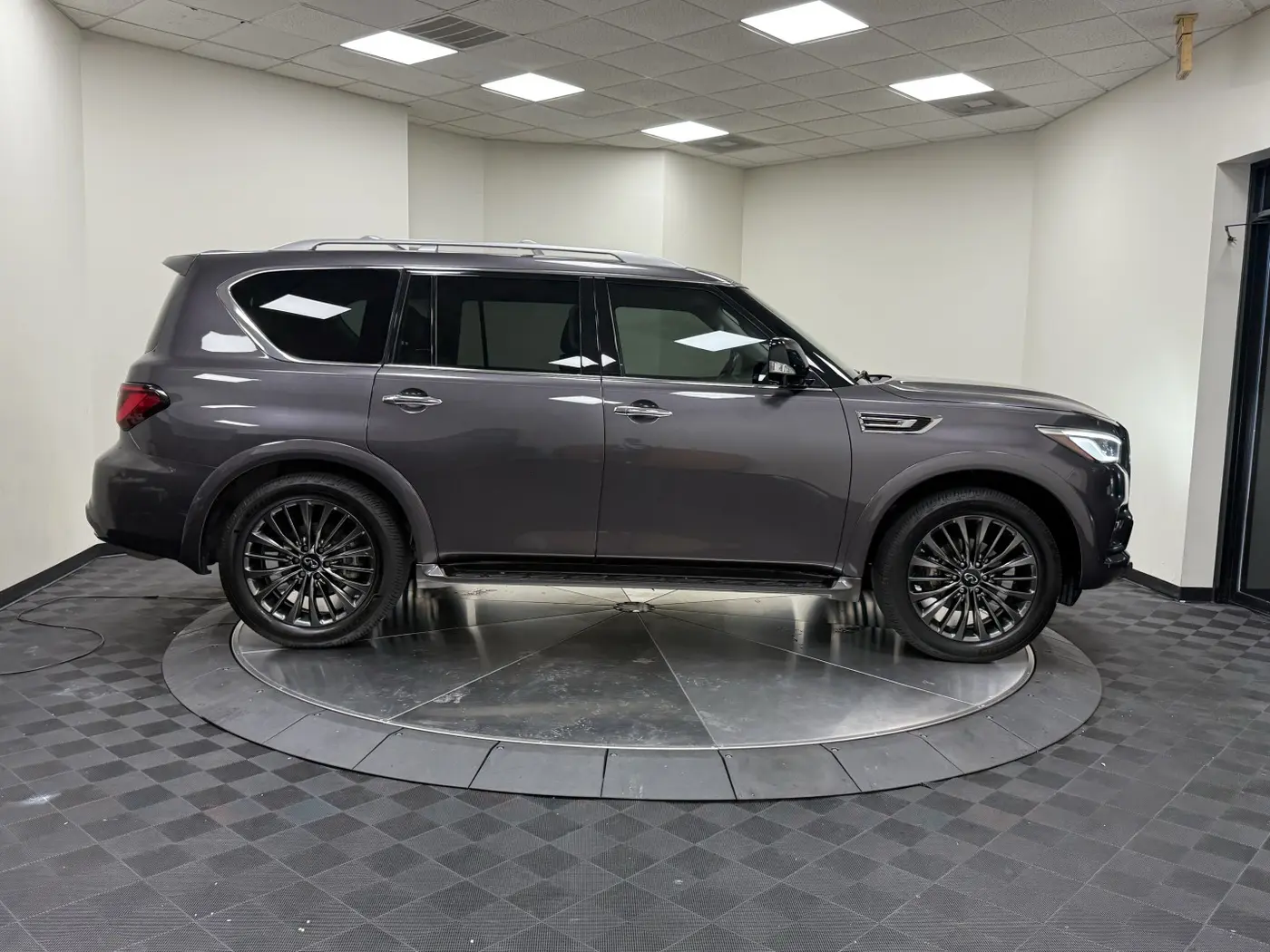 2022 INFINITI QX80 - $32,499