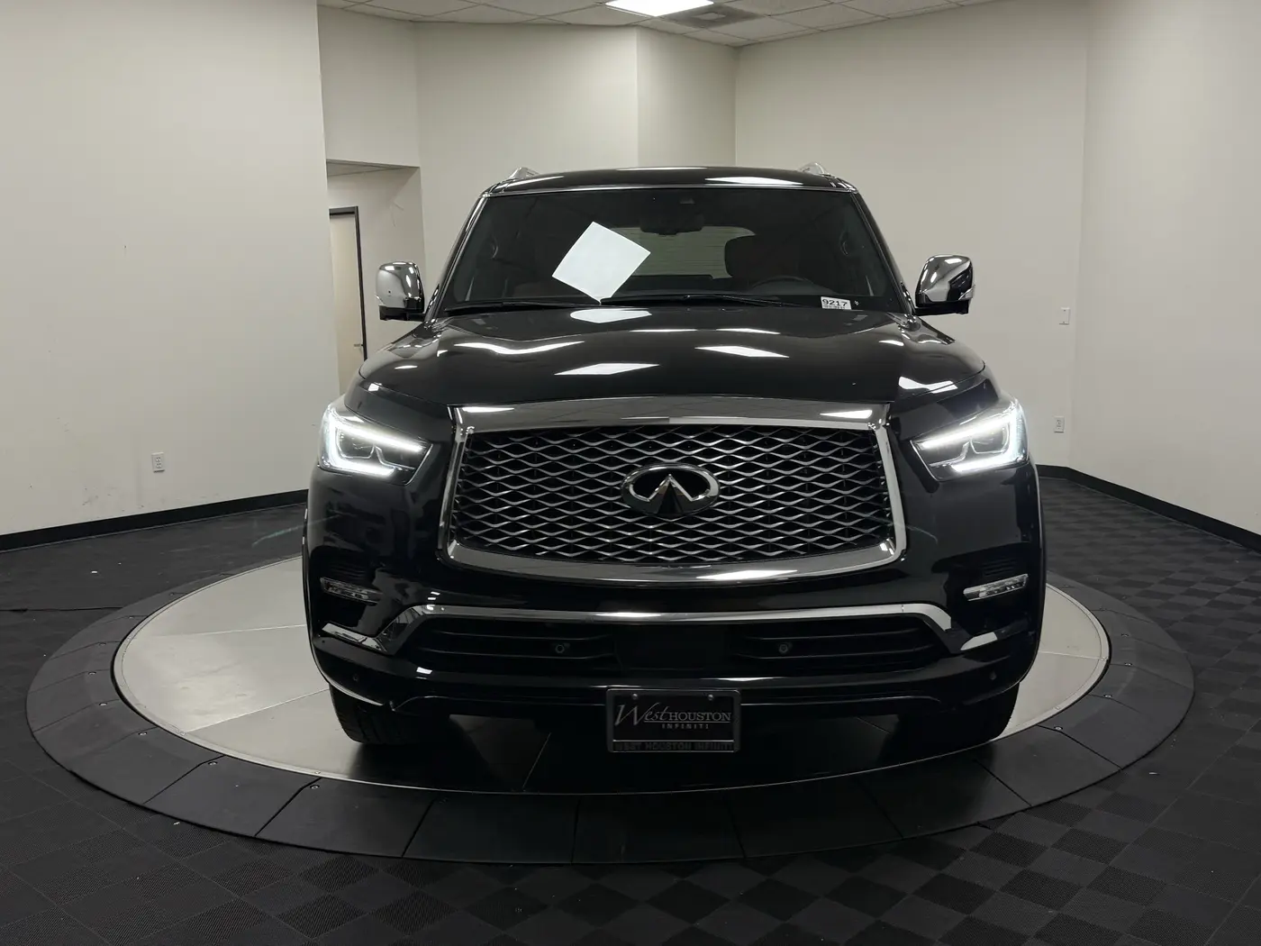 2023 INFINITI QX80 Sensory — photo 1 of 12