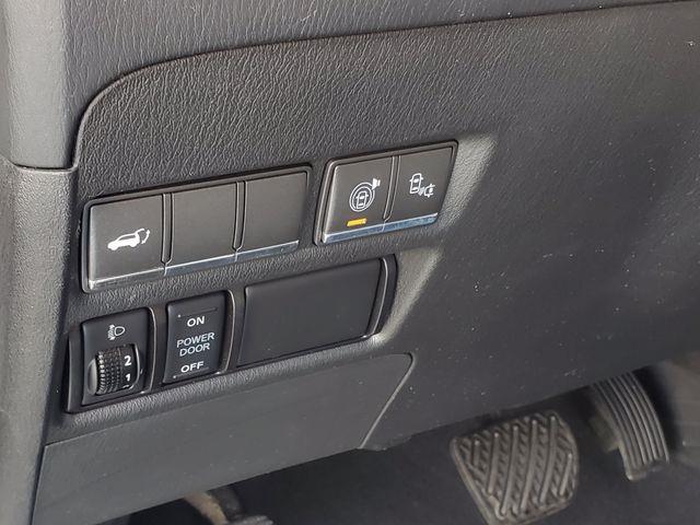 2017 INFINITI QX80 - $8,988