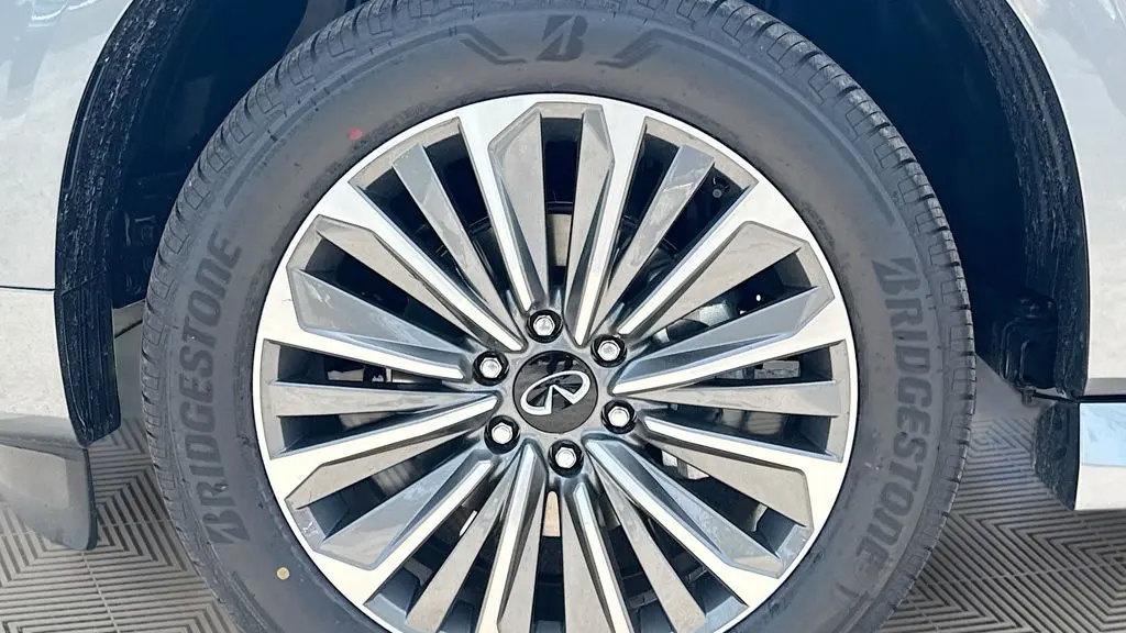 2027 INFINITI QX80 Luxe