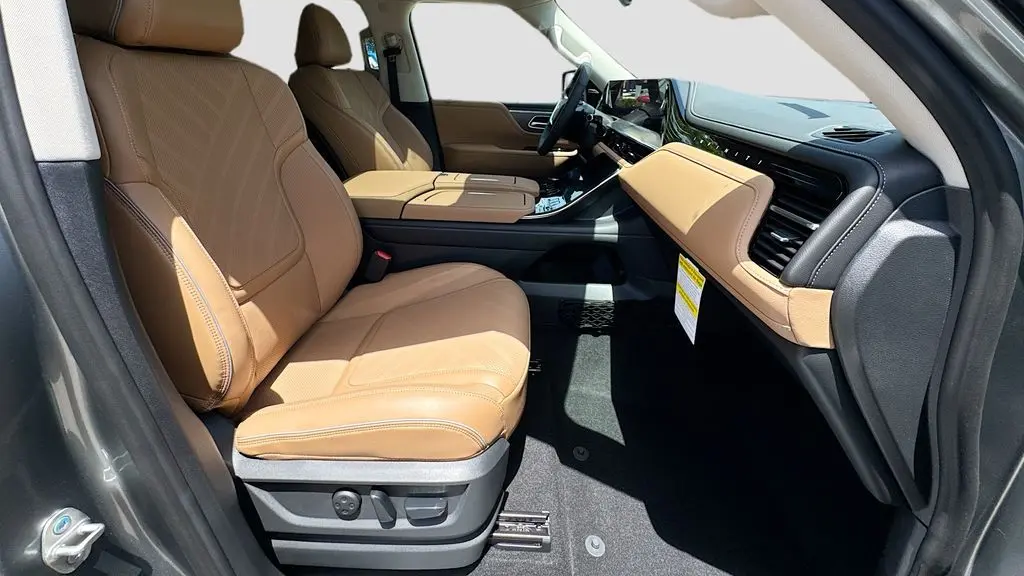 2027 INFINITI QX80 Luxe