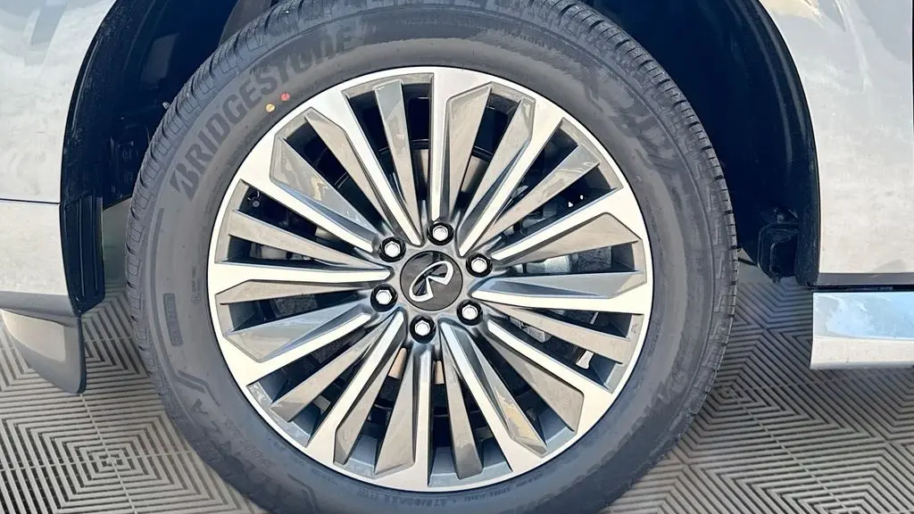 2027 INFINITI QX80 Luxe