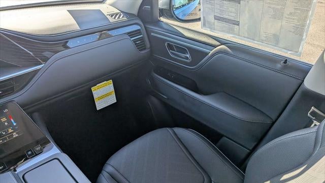 2027 INFINITI QX80 Luxe