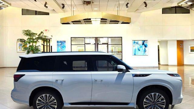 2027 INFINITI QX80 Luxe