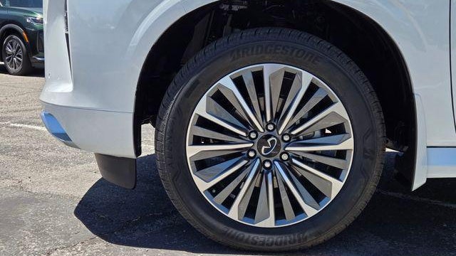 2027 INFINITI QX80 Luxe