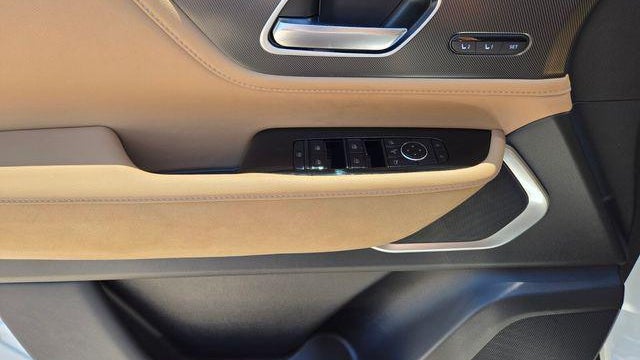 2027 INFINITI QX80 Luxe