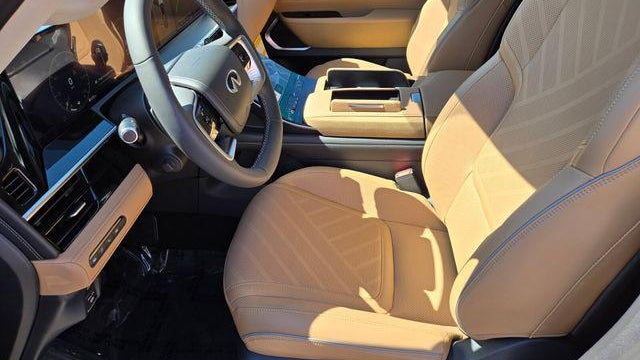 2027 INFINITI QX80 Luxe