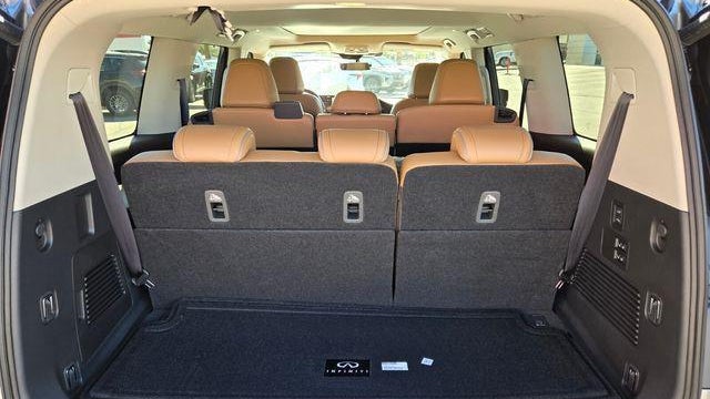 2027 INFINITI QX80 Luxe