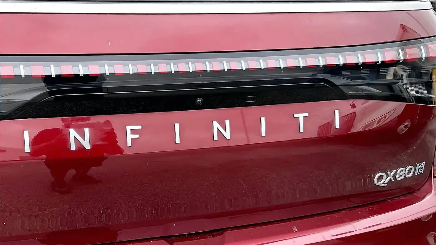 2025 INFINITI QX80 Luxe