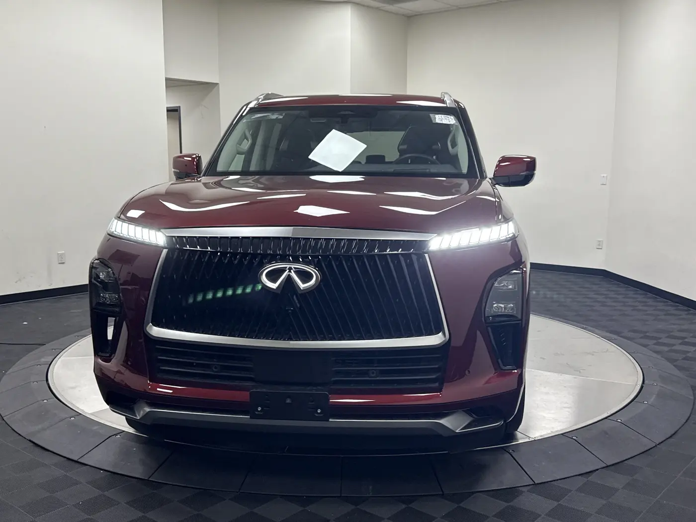 2025 INFINITI QX80 Sensory — photo 1 of 12