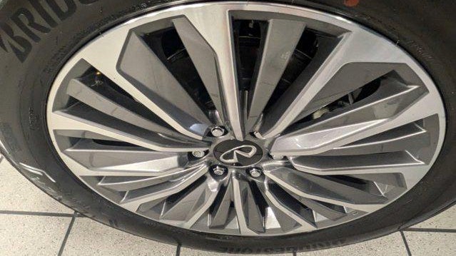 2025 INFINITI QX80 Sensory