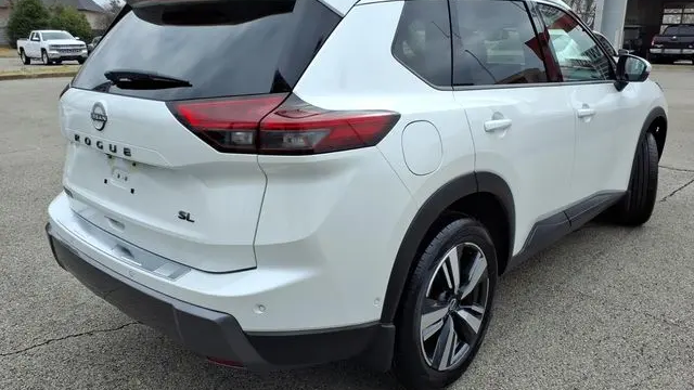 2025 Nissan Rogue SL