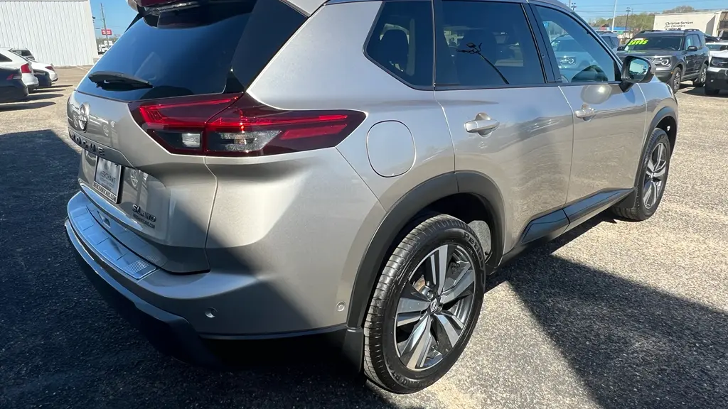 2024 Nissan Rogue SL