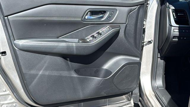 2025 Nissan Rogue SL