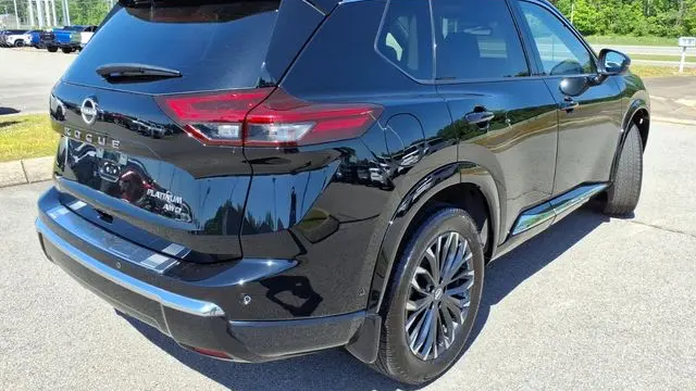 2025 Nissan Rogue Platinum