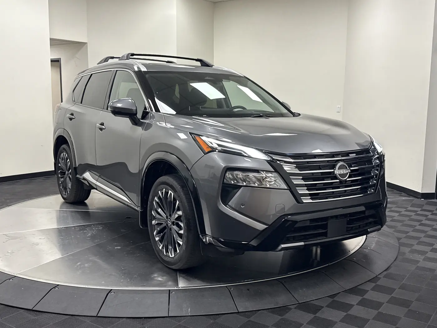 2026 Nissan Rogue Platinum — photo 1 of 12