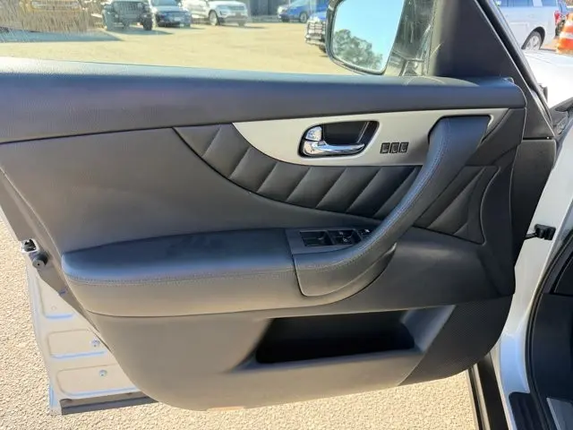 2017 INFINITI QX70 - $21,995