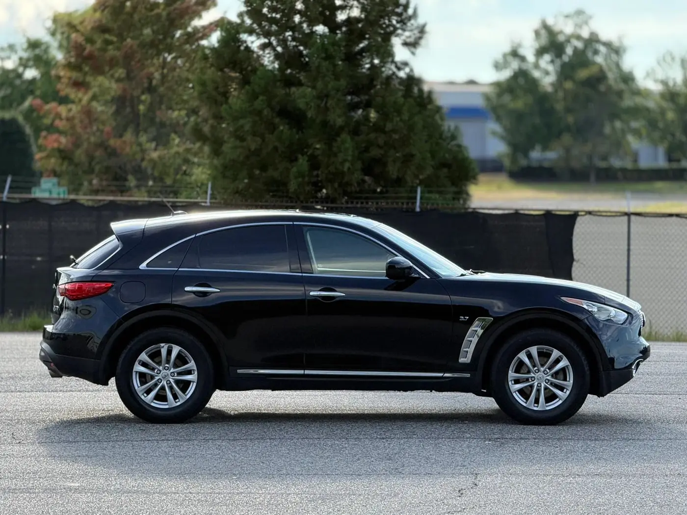 2017 INFINITI QX70 - $8,950