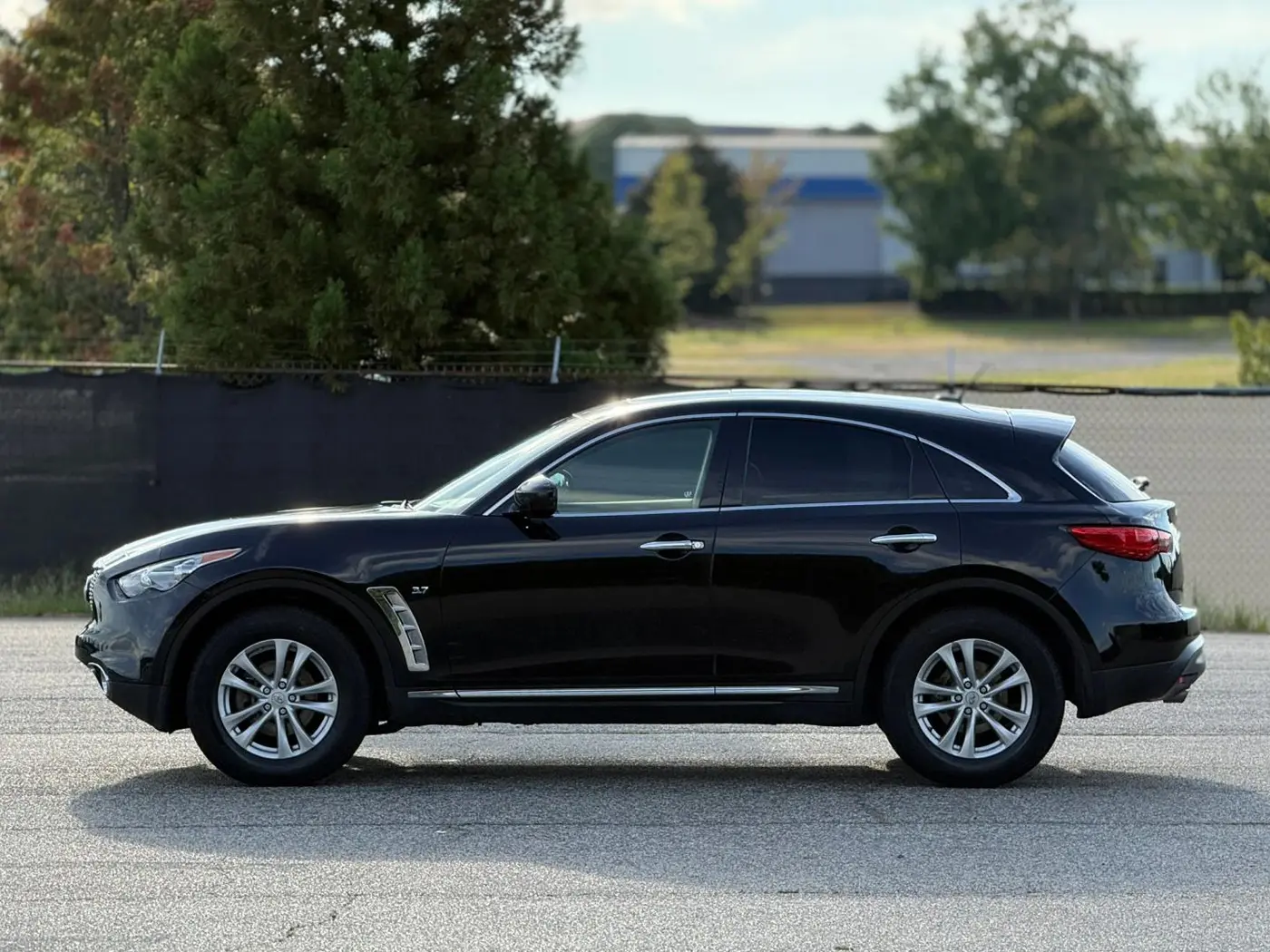 2017 INFINITI QX70 - $8,950