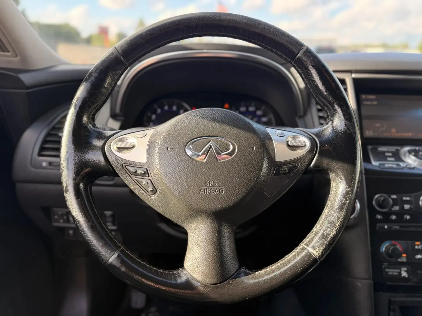 2017 INFINITI QX70 - $8,950