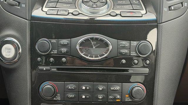 2015 INFINITI QX70 Base
