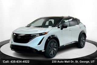 2025 Nissan Ariya with Everest White Pearl Tricoat/Black Diamond Pearl Exterior