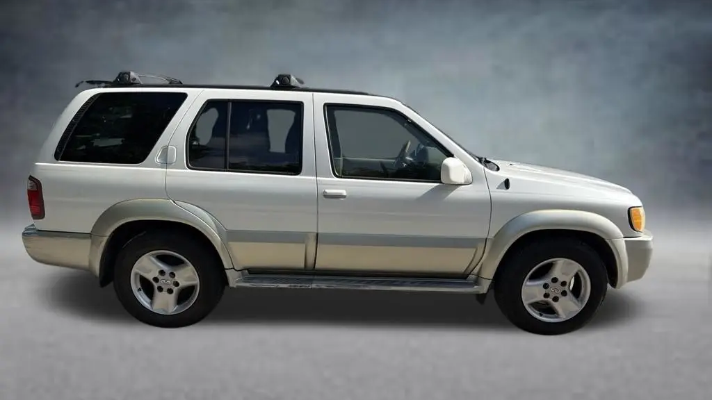 2001 INFINITI QX4 Base